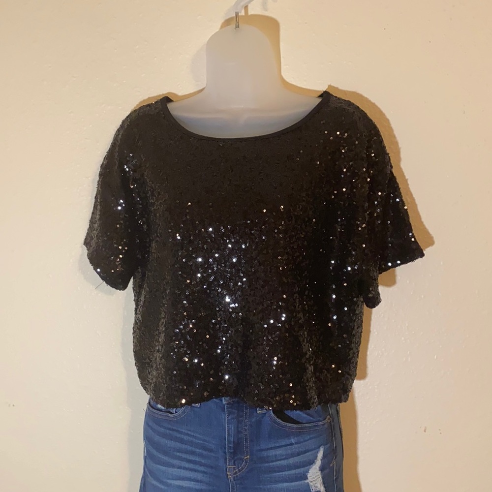 Cute Victoria Sport short sleeve sequined cropped